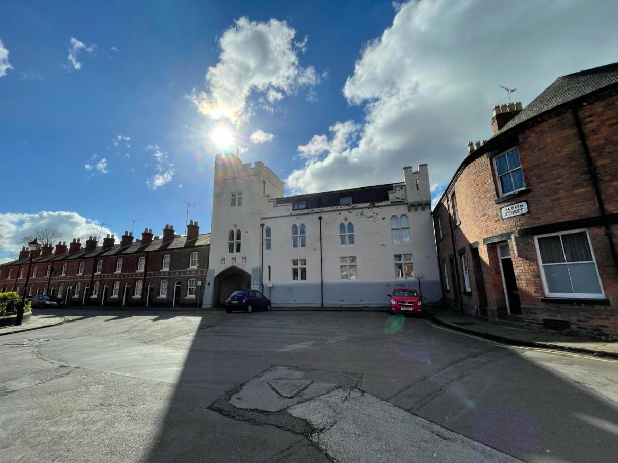 Chester Stays - Lovely Apartment In The Heart Of Chester With Free Parking Kültér fotó